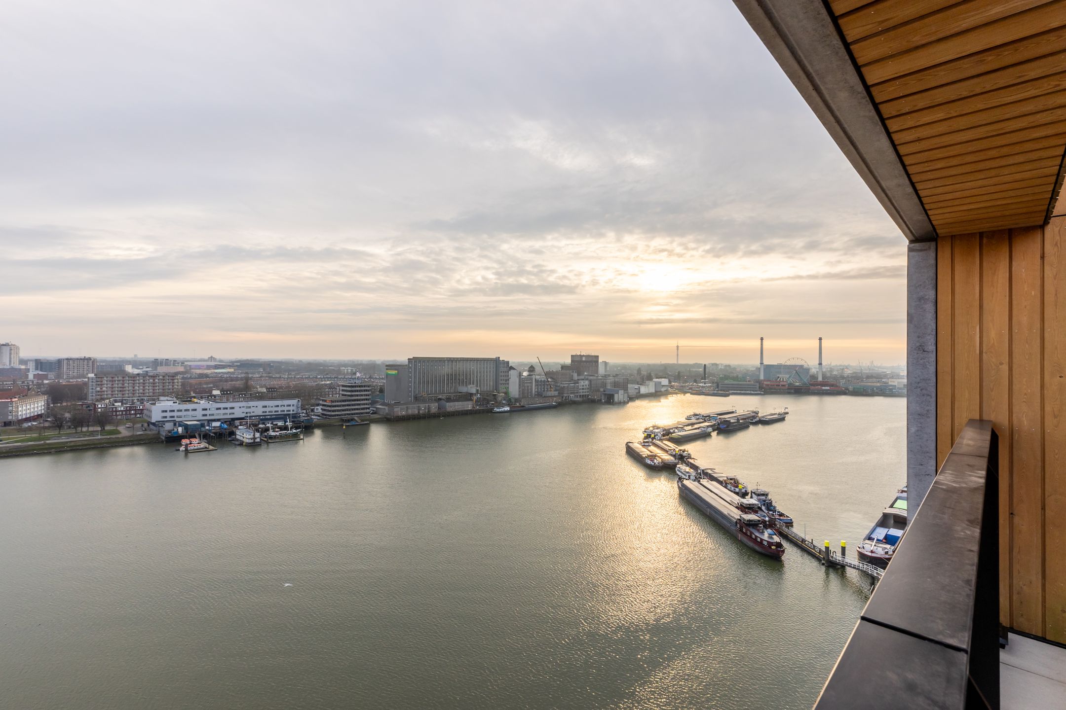 Foto 21 van Maashaven N.z. 711