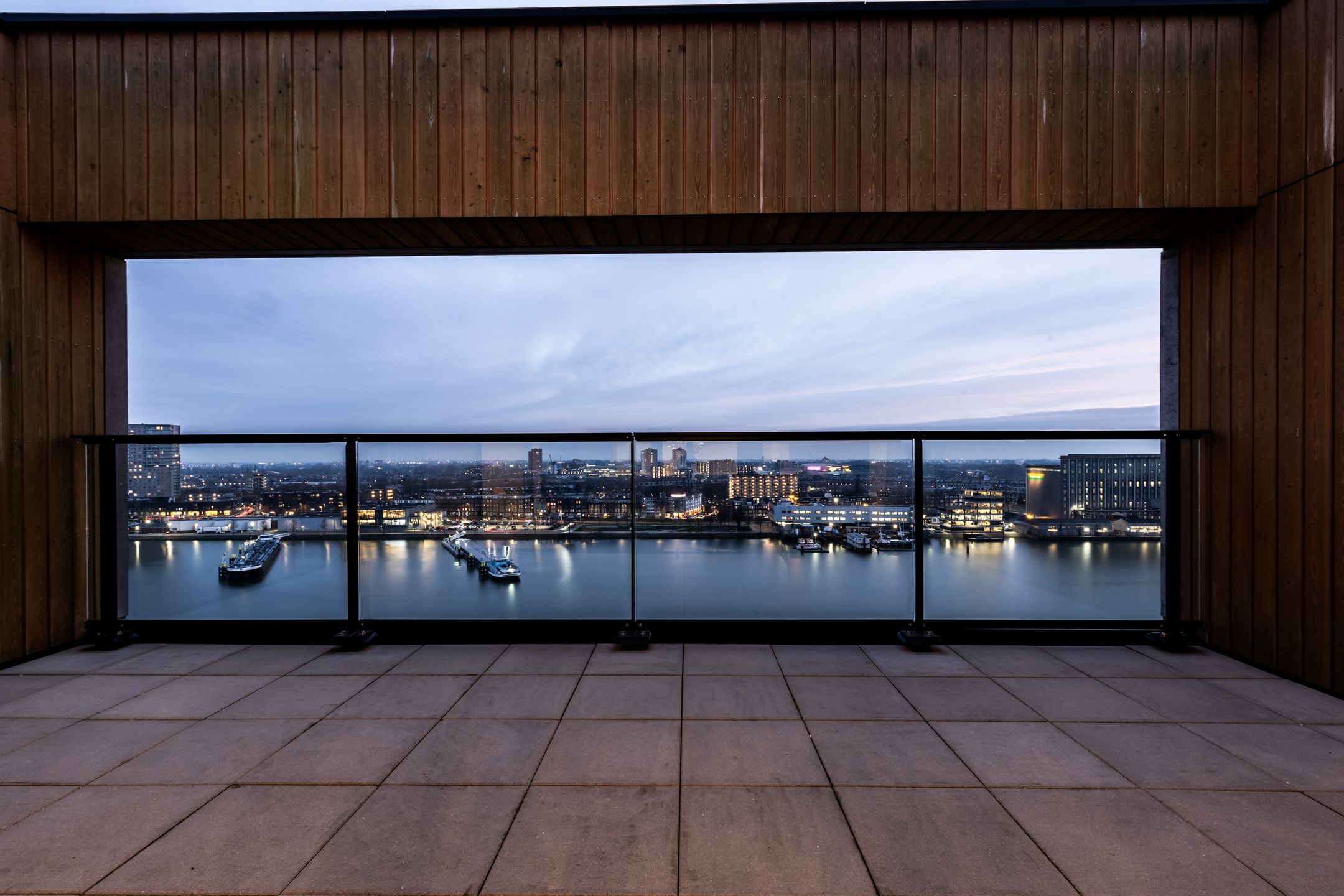 Foto 24 van Maashaven N.z. 711