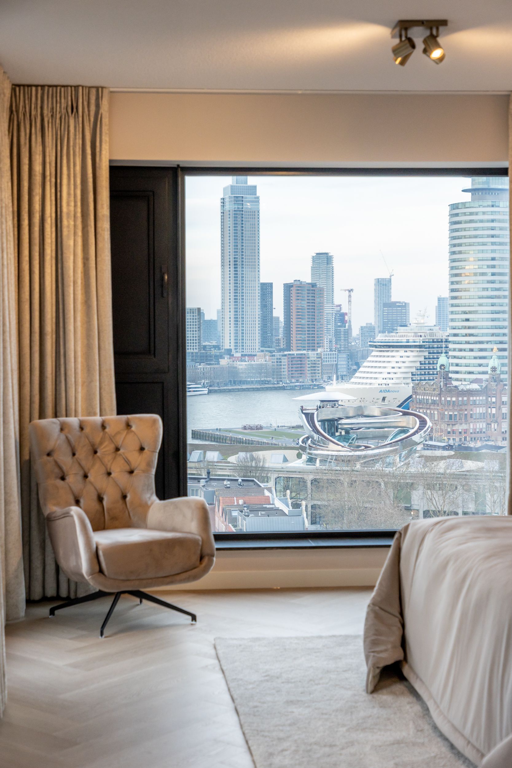 Foto 30 van Maashaven N.z. 711