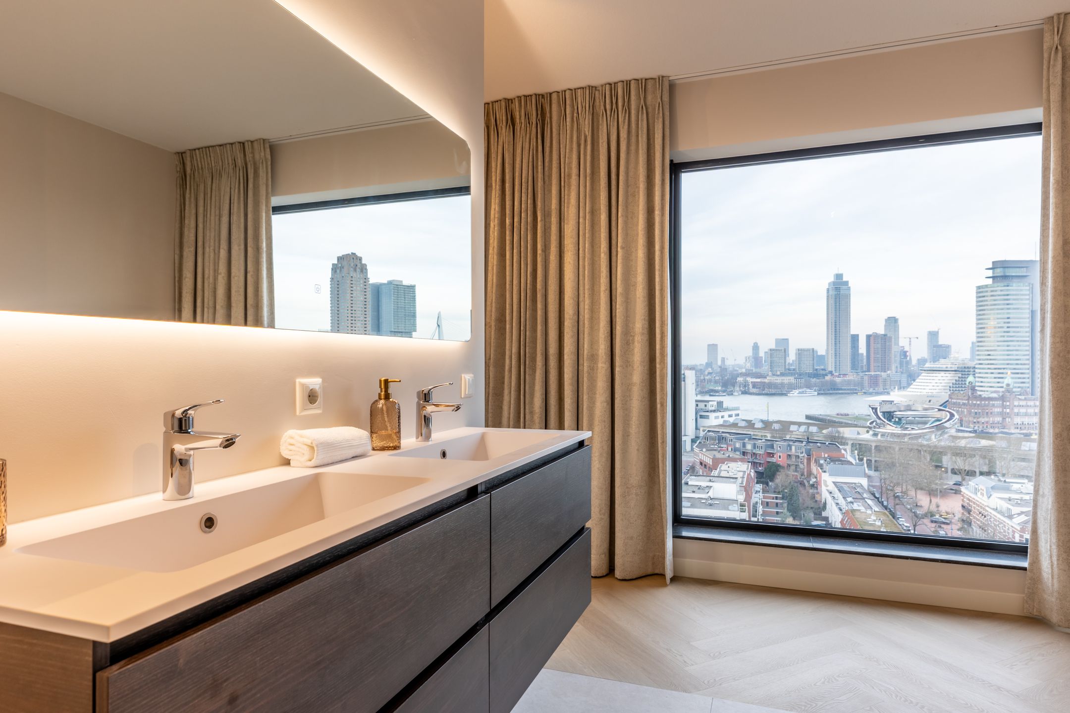 Foto 36 van Maashaven N.z. 711