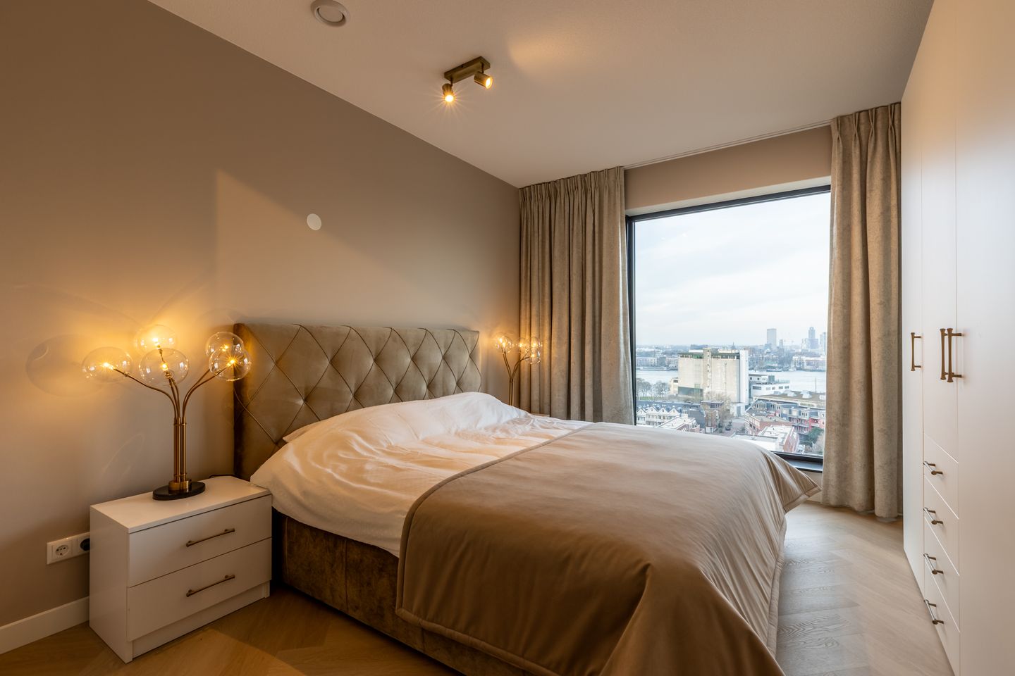 Foto 40 van Maashaven N.z. 711