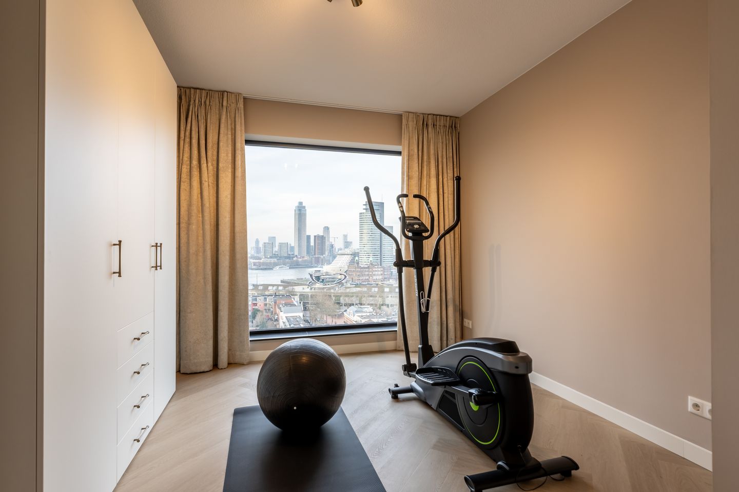 Foto 44 van Maashaven N.z. 711