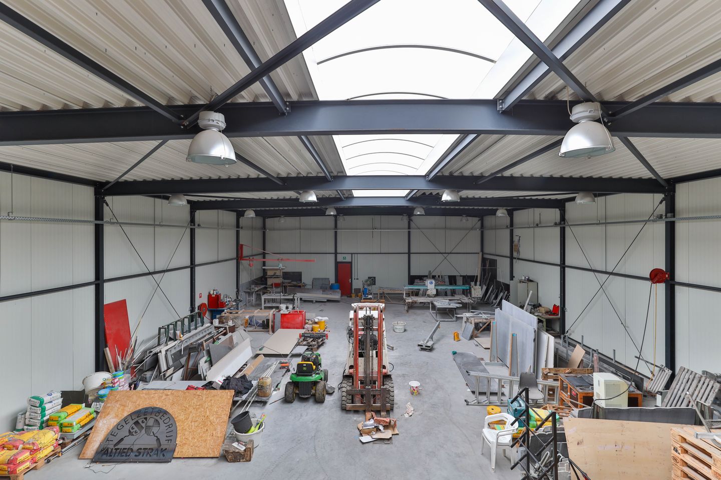 View photo 2 of Zoom 21