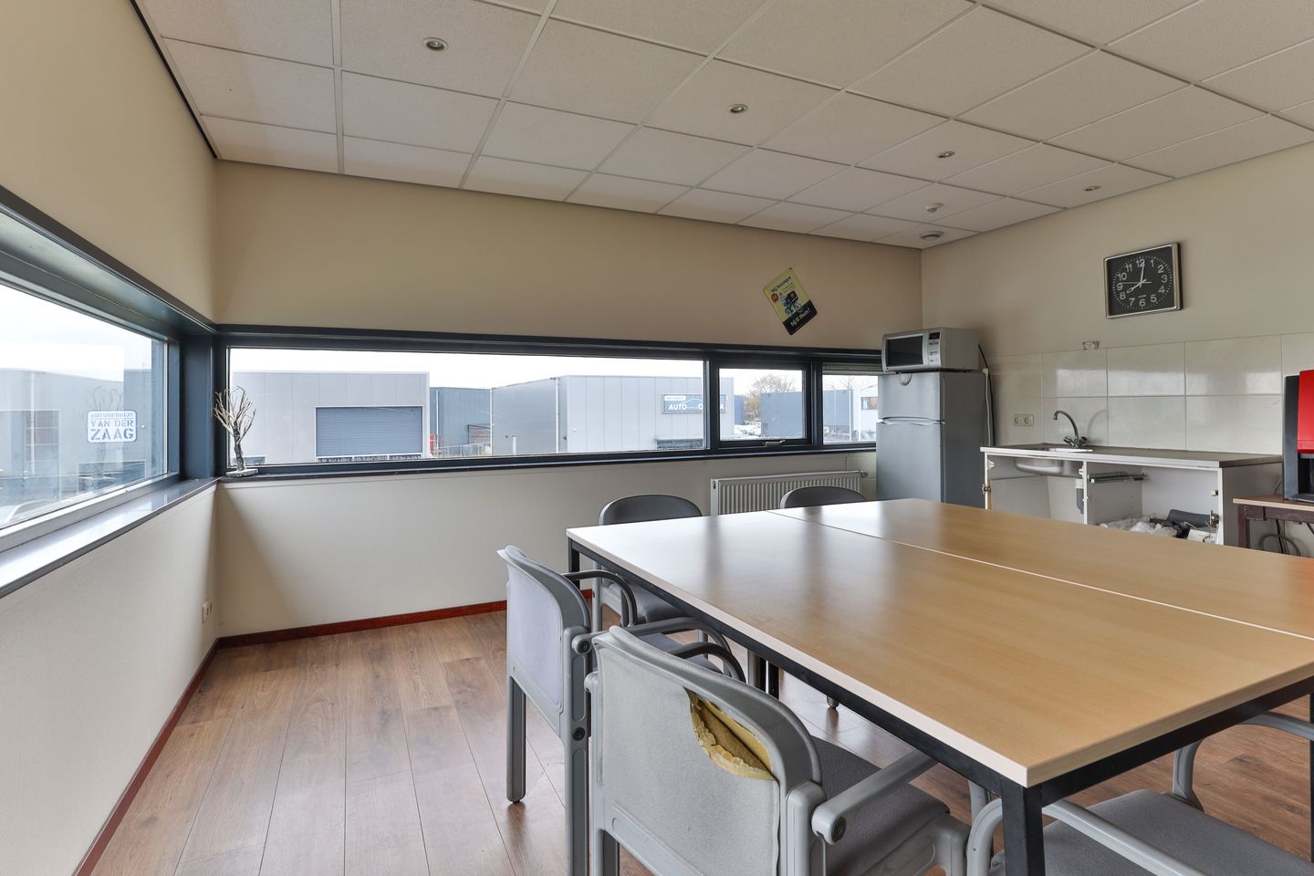 View photo 4 of Zoom 21