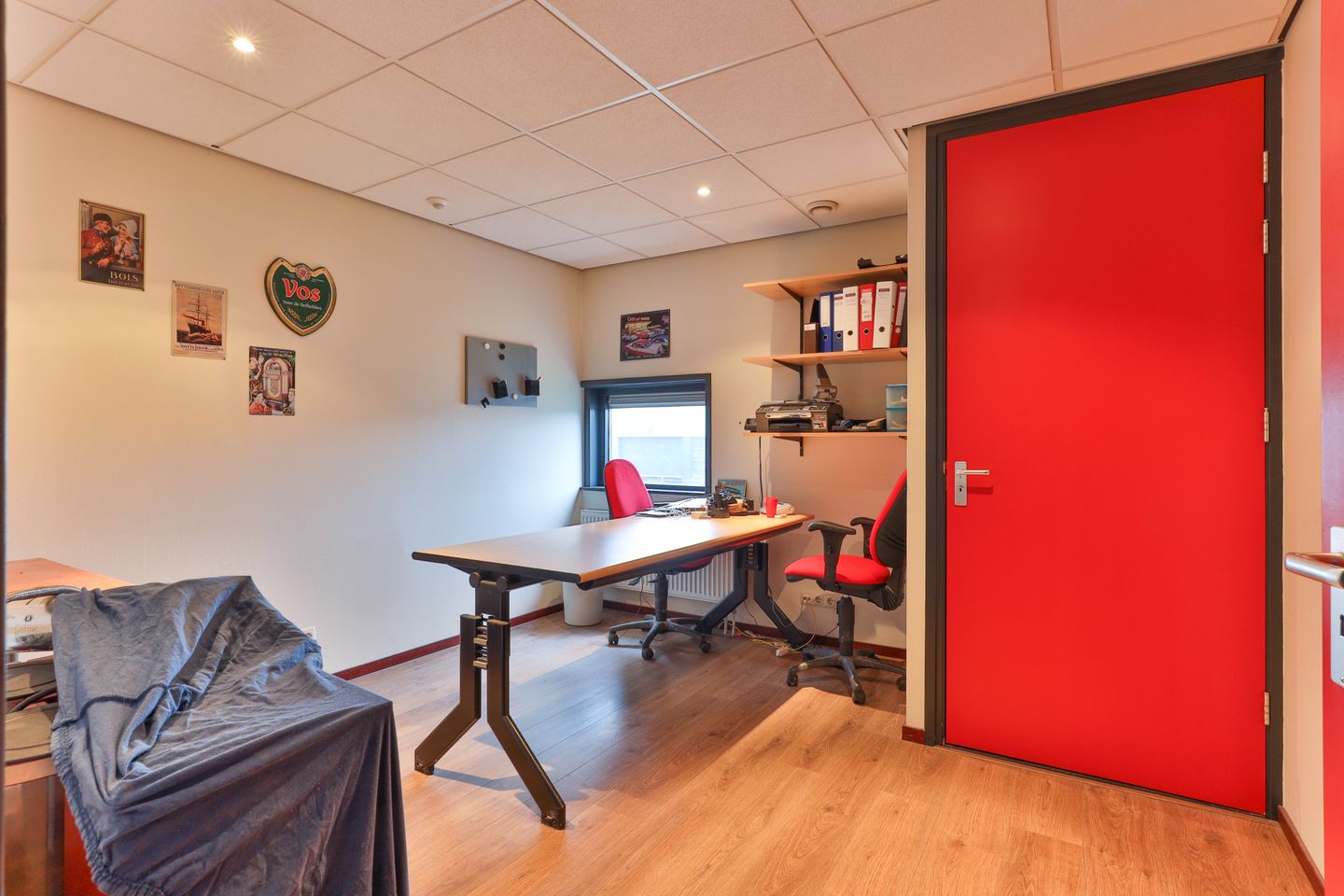 View photo 5 of Zoom 21