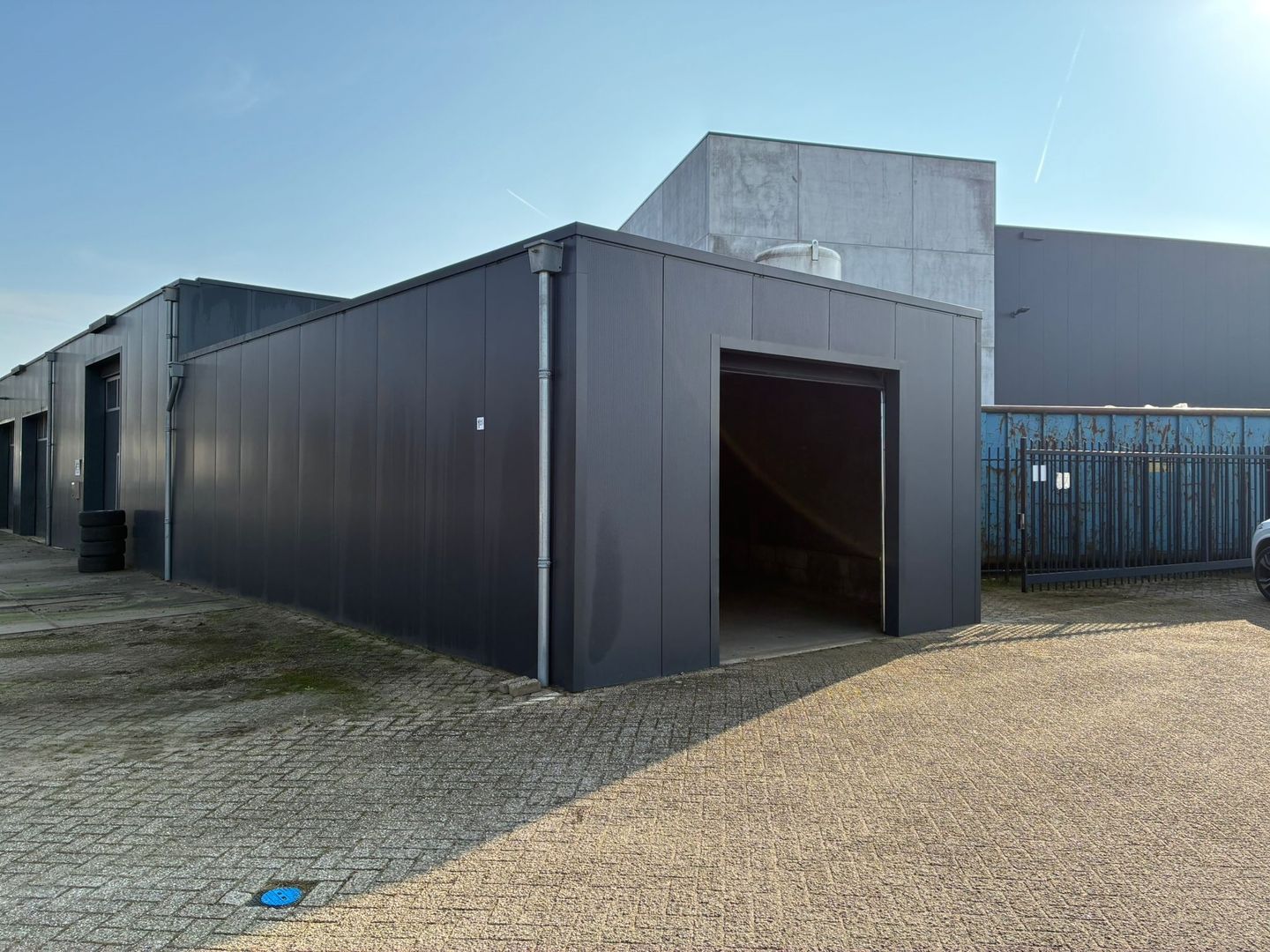 View photo 1 of Meniststraat 1