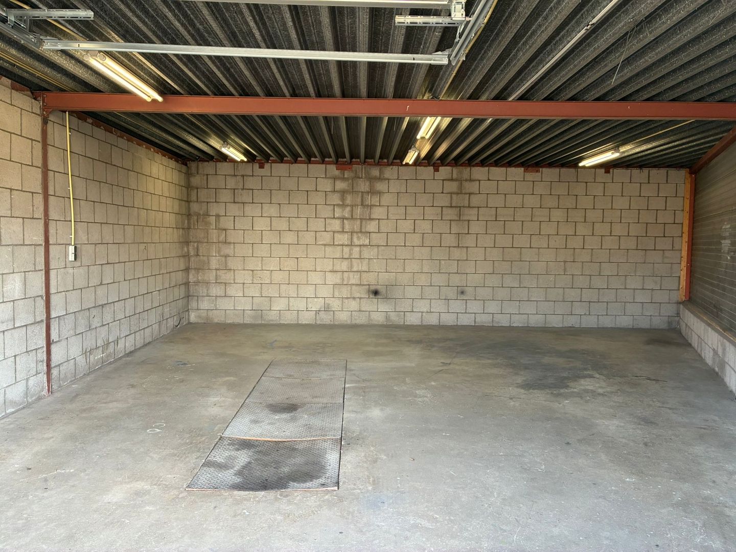 View photo 3 of Meniststraat 1