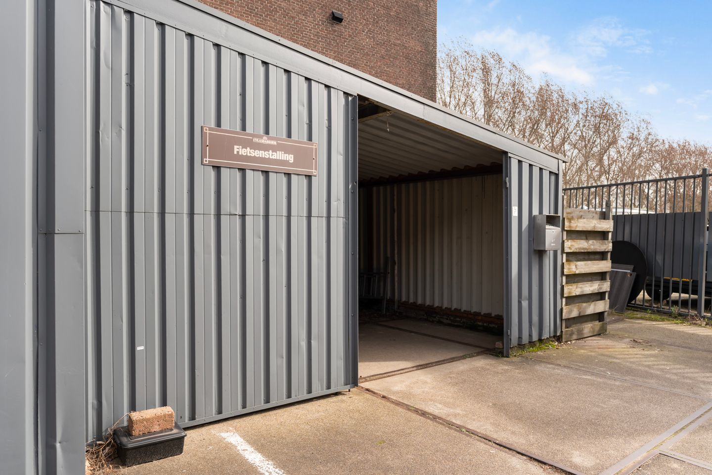 Bekijk foto 2 van Overschieseweg 10C