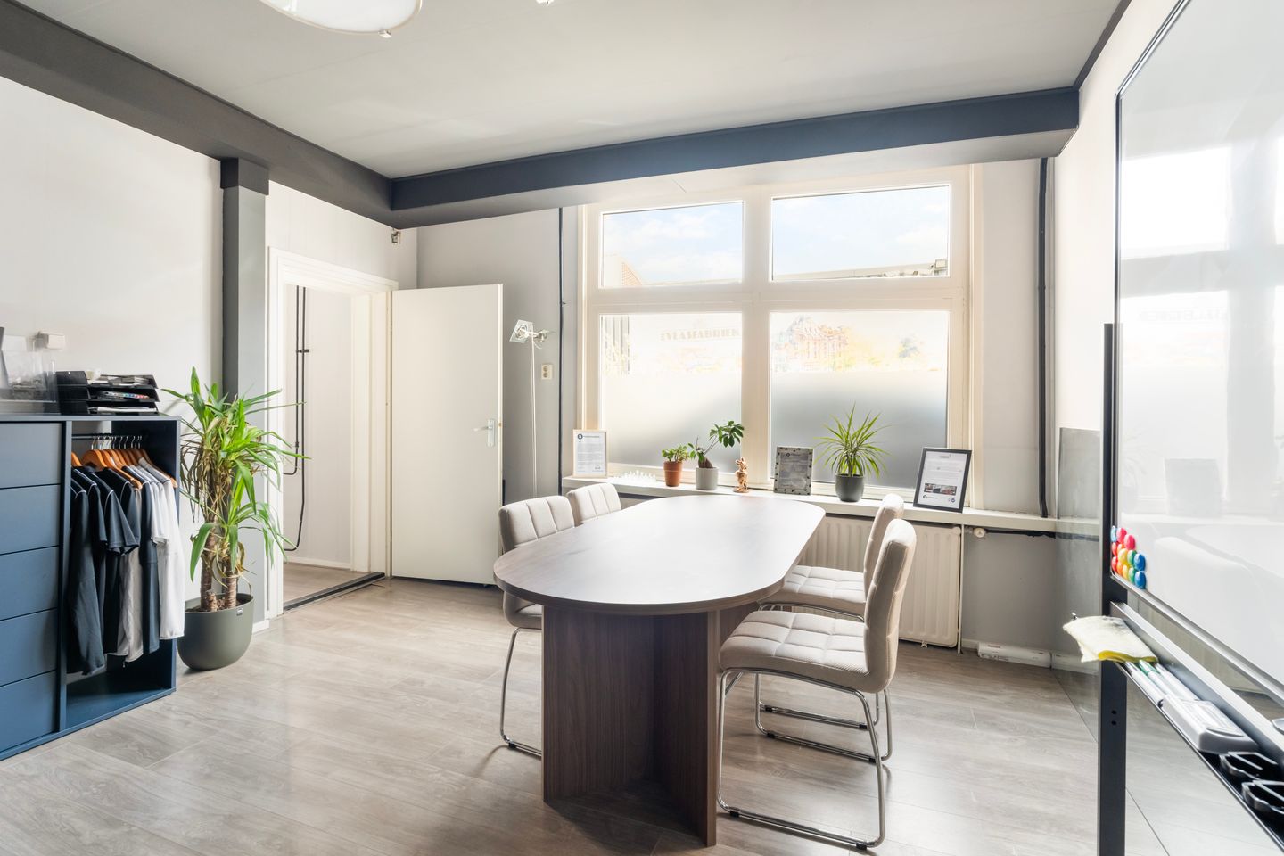 Bekijk foto 2 van Overschieseweg 10A