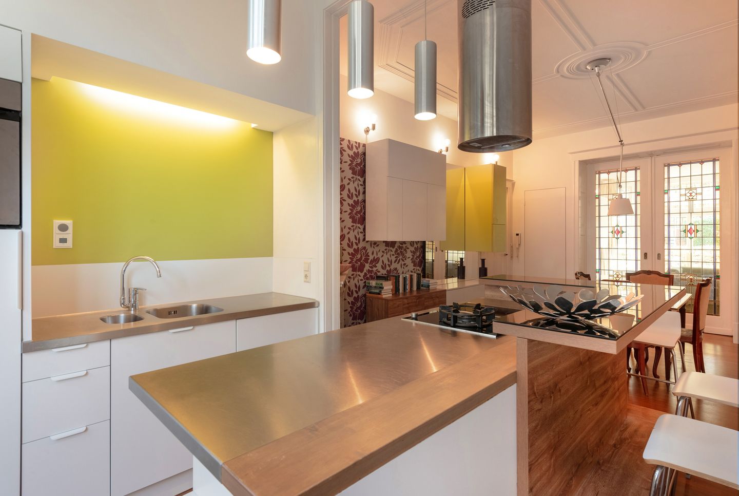 Photo 19 of Van Beverningkstraat 133