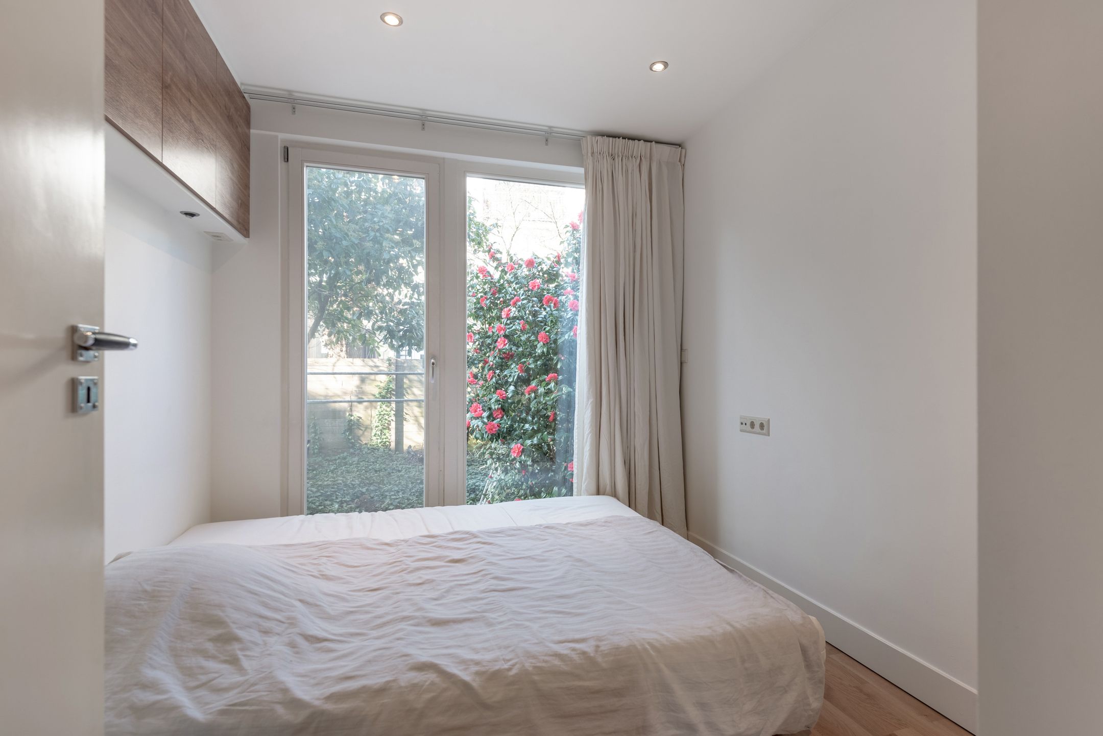 Photo 24 of Van Beverningkstraat 133