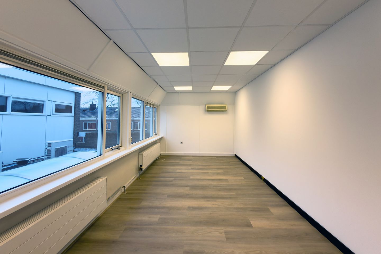 Bekijk foto 2 van Notaris Kruytstraat 36