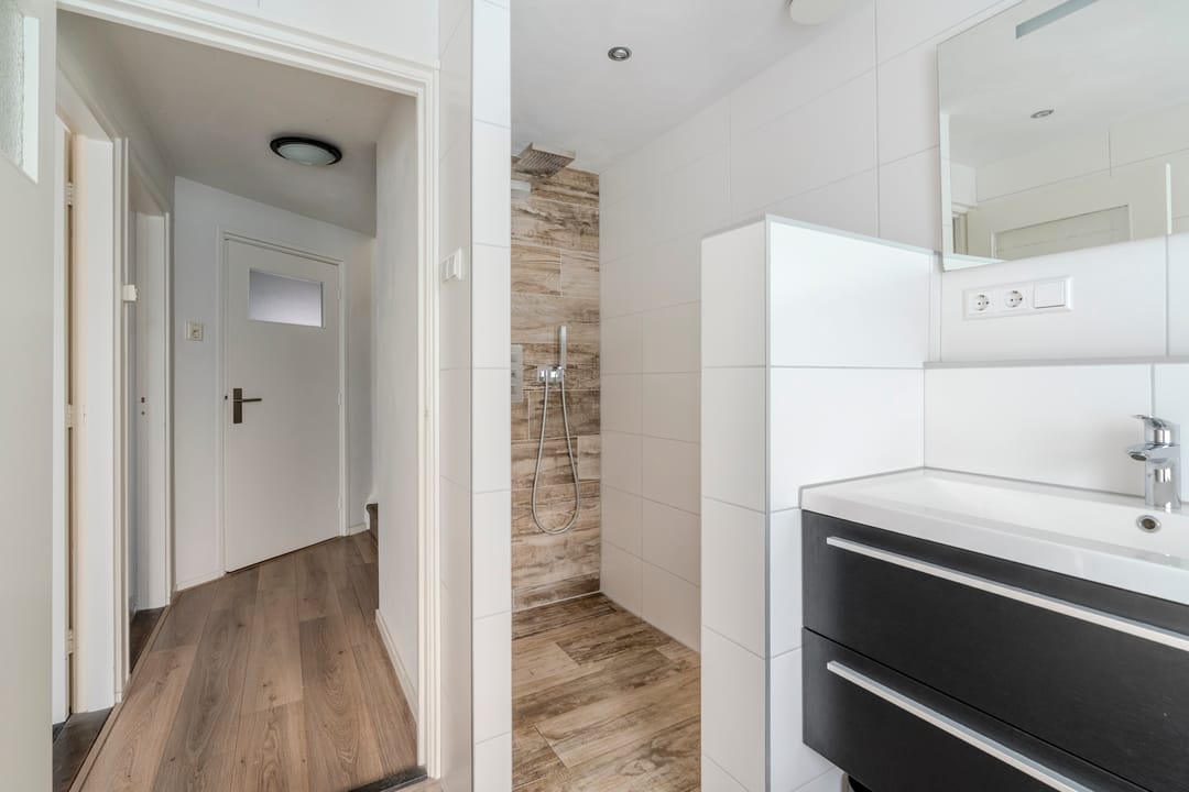Spacious Move-in Ready Corner Home with Modern Kitchen and Garage — 31