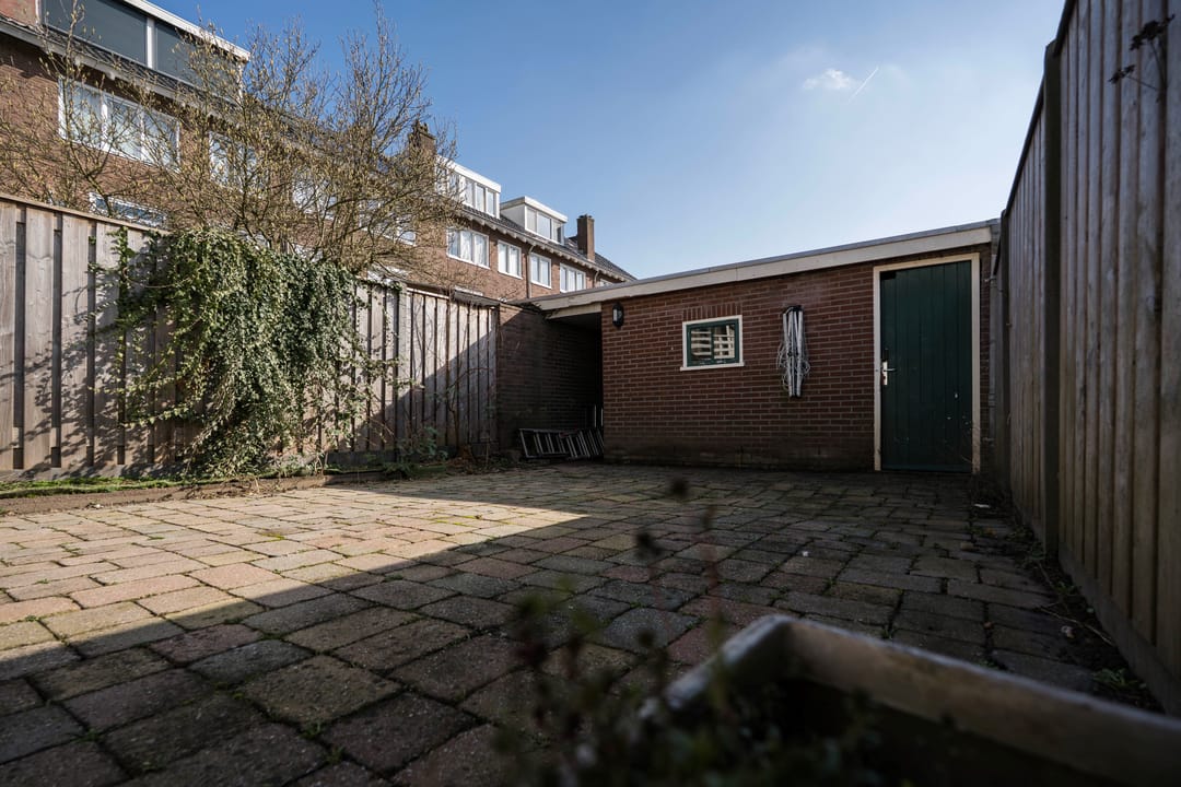 Spacious 3-bedroom terraced house with garden in Arnhem South — 48