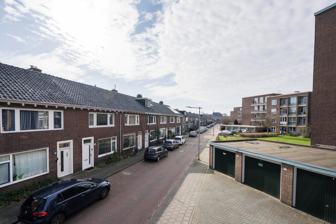 Spacious 3-bedroom terraced house with garden in Arnhem South — 51