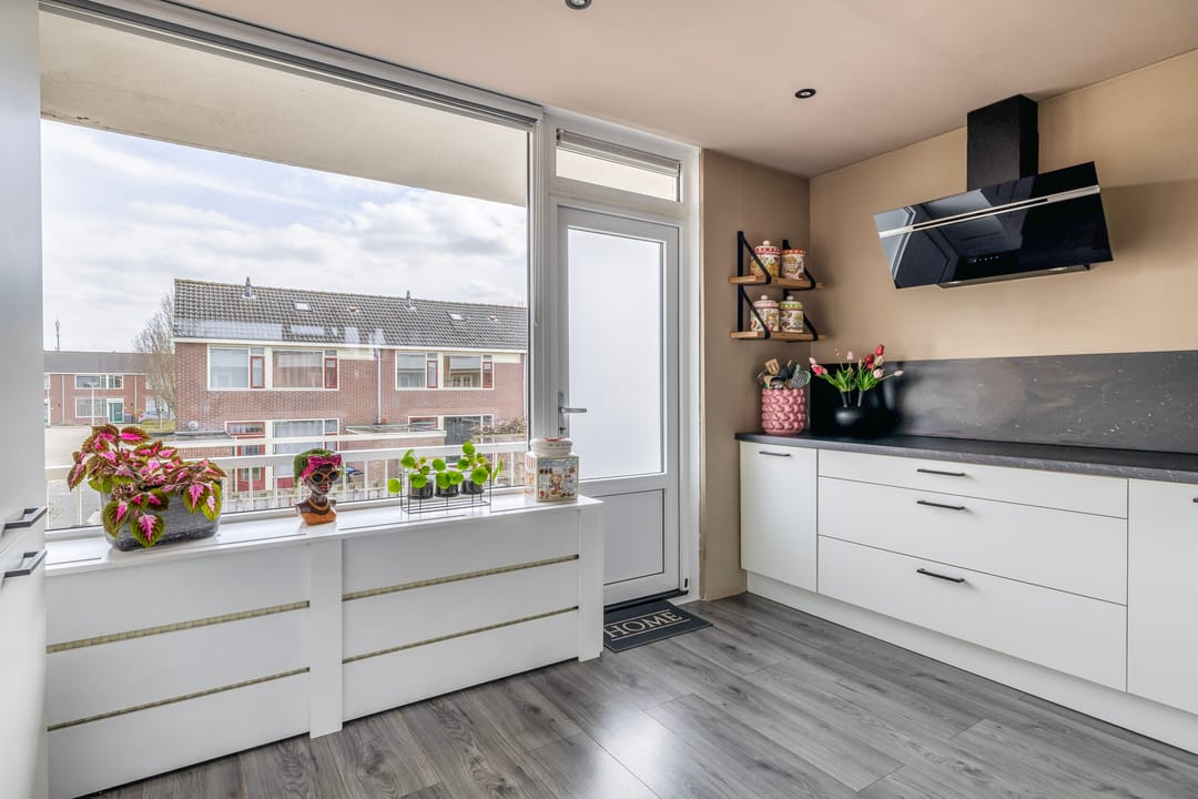 Spacious and well-maintained drive-in home in Brielle with garage and air conditioning — 25