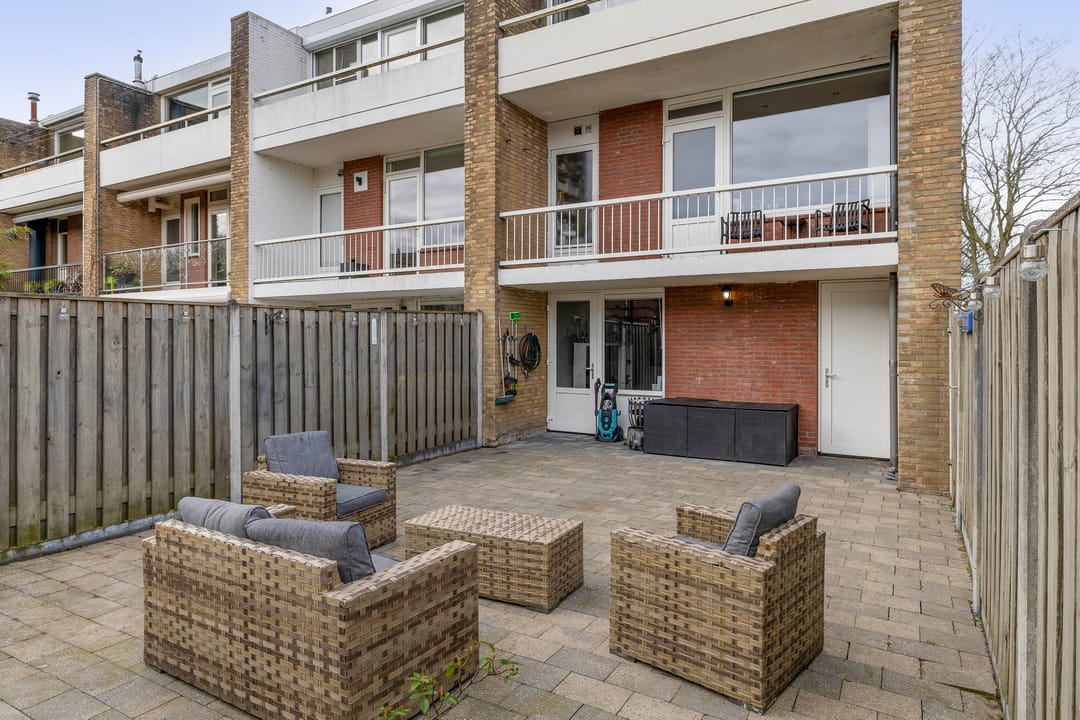Spacious and well-maintained drive-in home in Brielle with garage and air conditioning — 40