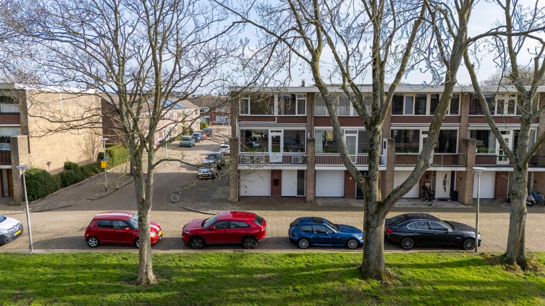 Spacious and well-maintained drive-in home in Brielle with garage and air conditioning — 42