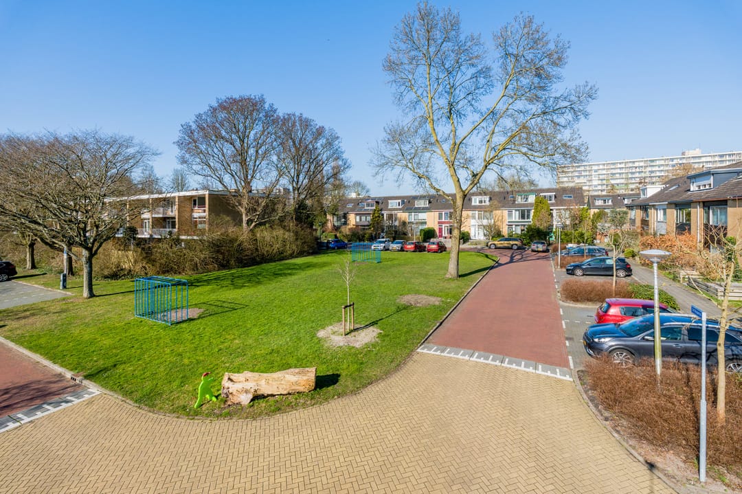 Spacious and Modernized Family Home with Five Bedrooms in Green Amstelveen — 41