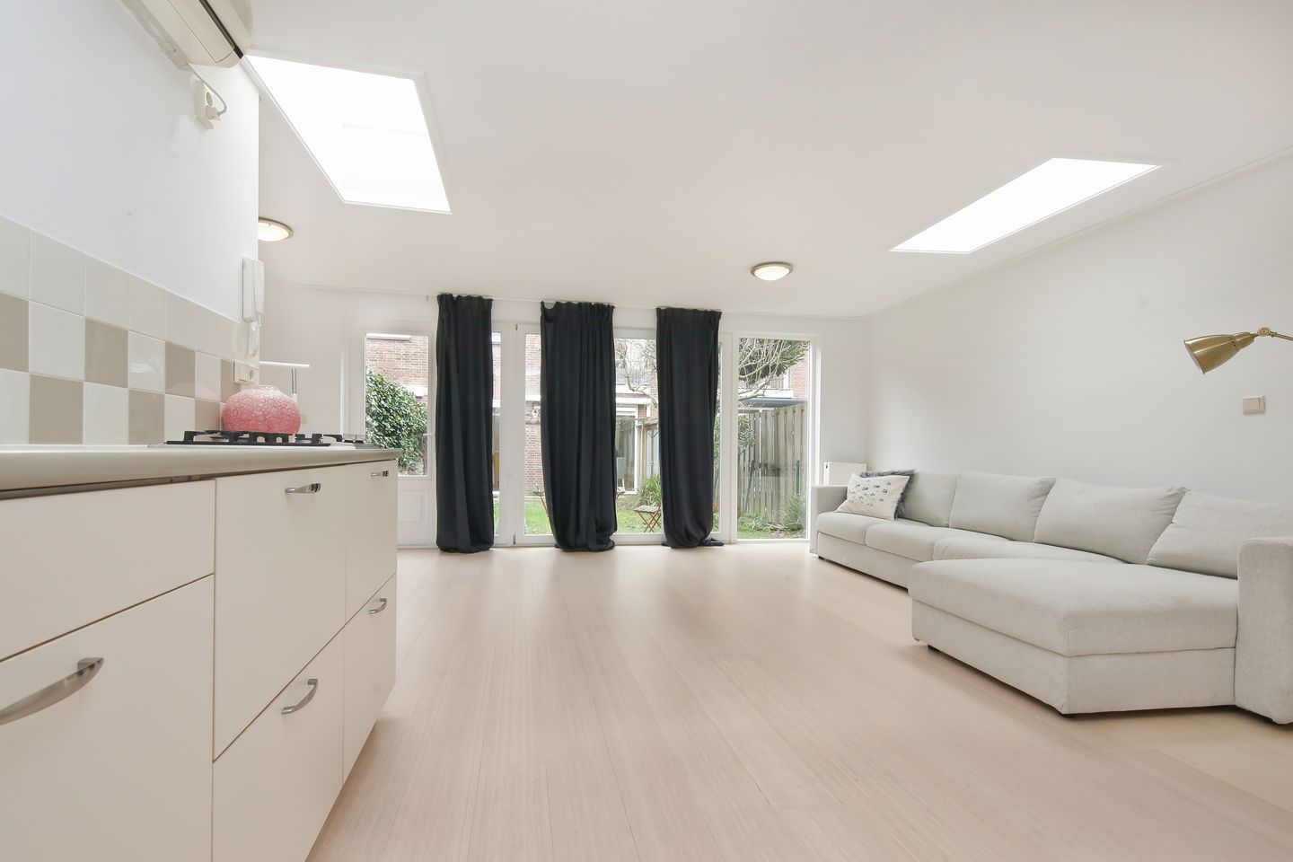 Well-maintained ground floor apartment with spacious detached studio in Randwijck — 27