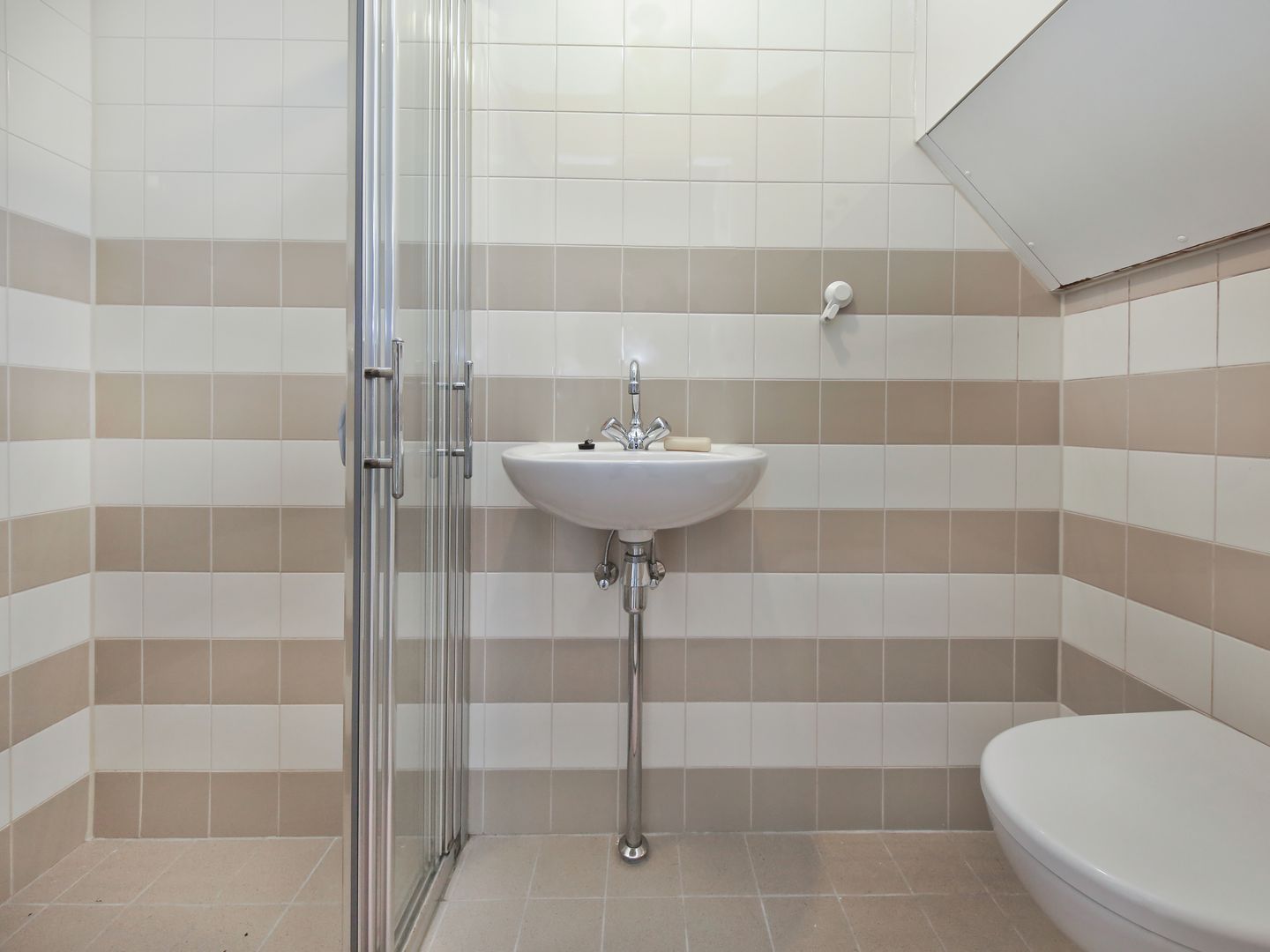 Well-maintained ground floor apartment with spacious detached studio in Randwijck — 33