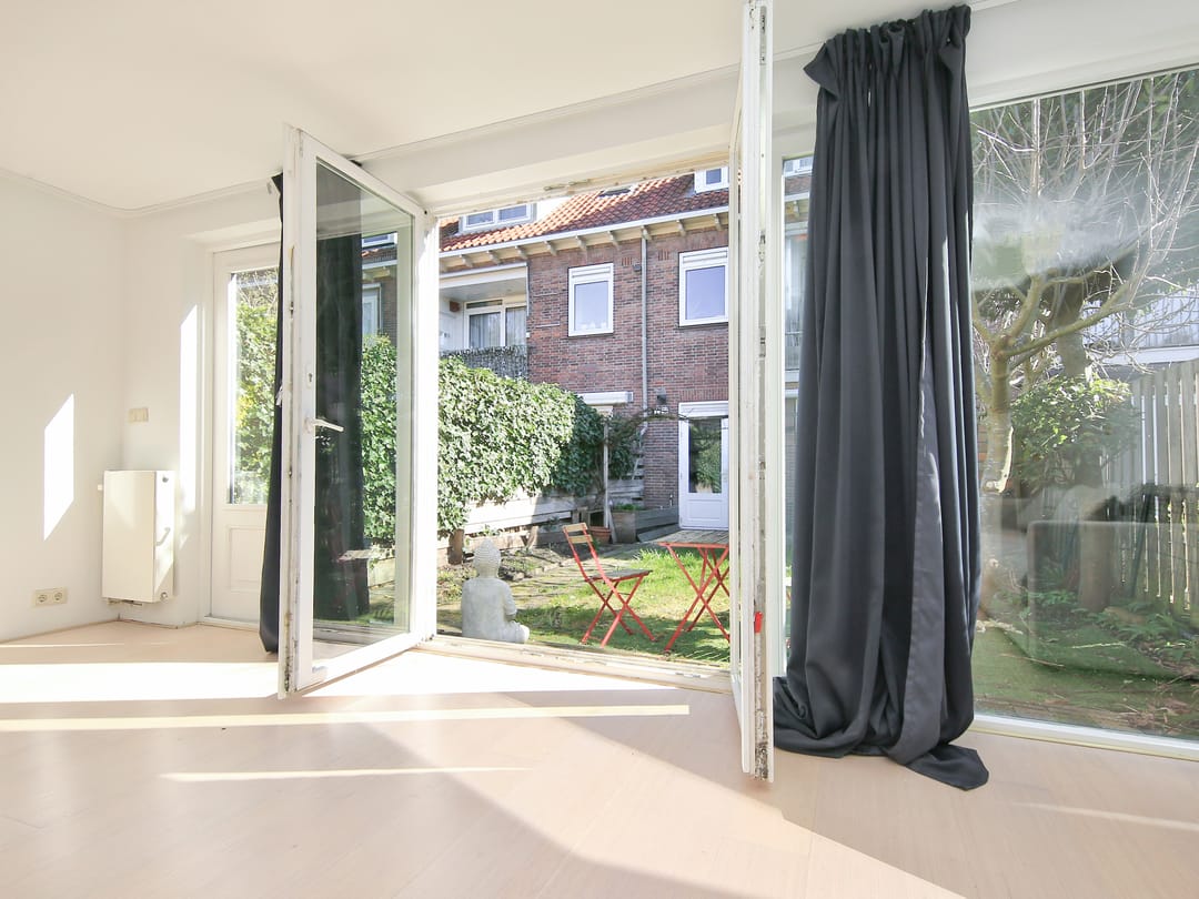 Well-maintained ground floor apartment with spacious detached studio in Randwijck — 35