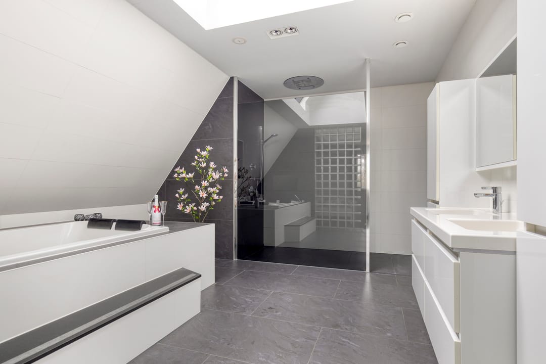 Luxury Detached Villa with Basement, Home Cinema, and Au Pair Accommodation — 46