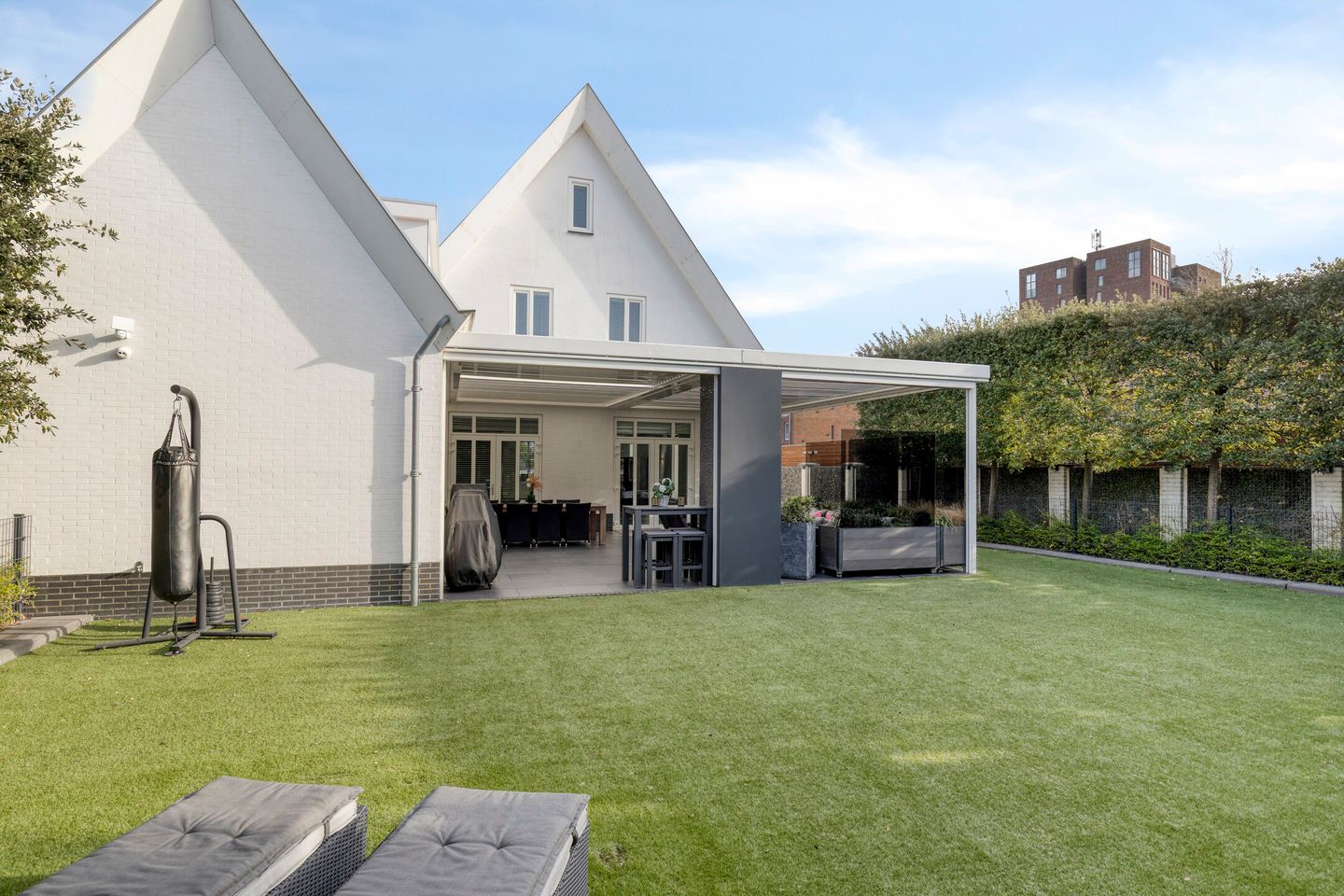 Luxury Detached Villa with Basement, Home Cinema, and Au Pair Accommodation — 36
