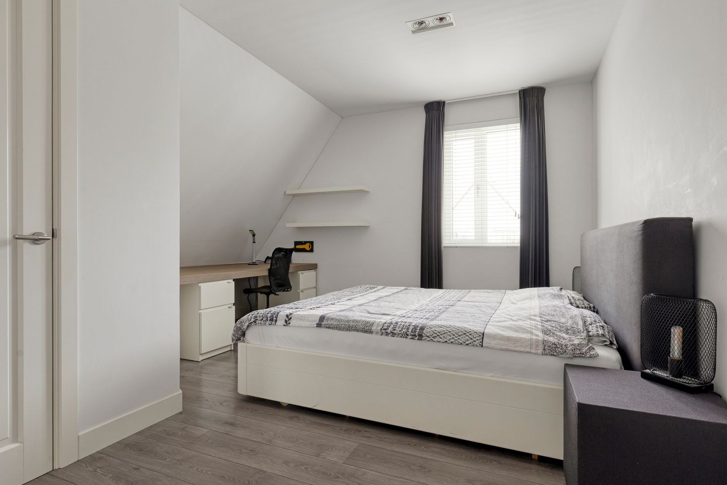 Luxury Detached Villa with Basement, Home Cinema, and Au Pair Accommodation — 53