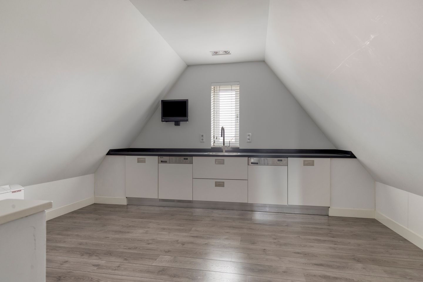 Luxury Detached Villa with Basement, Home Cinema, and Au Pair Accommodation — 59