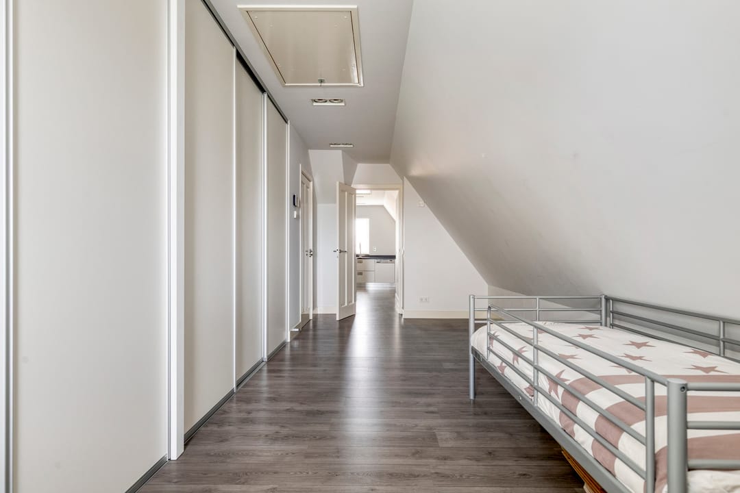 Luxury Detached Villa with Basement, Home Cinema, and Au Pair Accommodation — 62