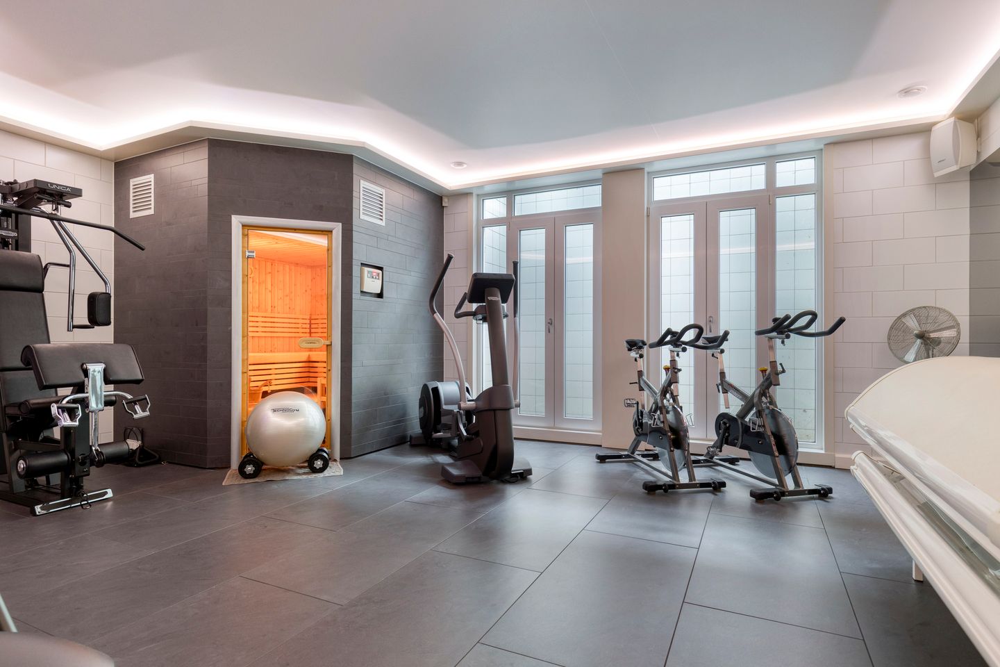 Luxury Detached Villa with Basement, Home Cinema, and Au Pair Accommodation — 64