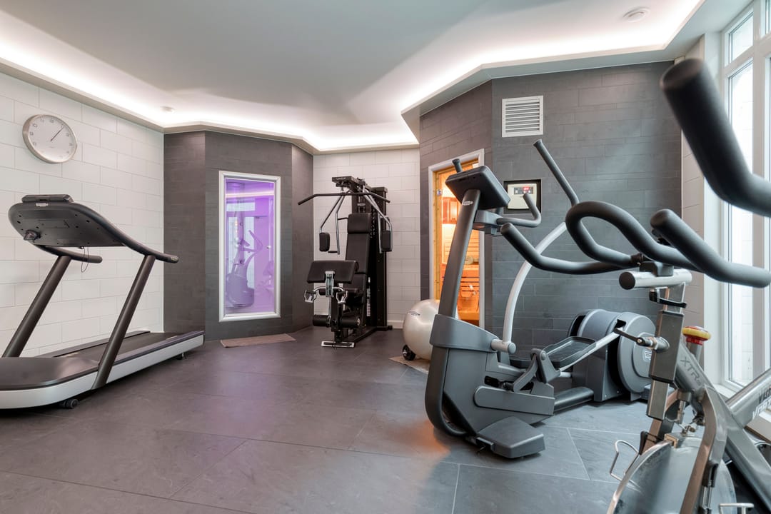 Luxury Detached Villa with Basement, Home Cinema, and Au Pair Accommodation — 64