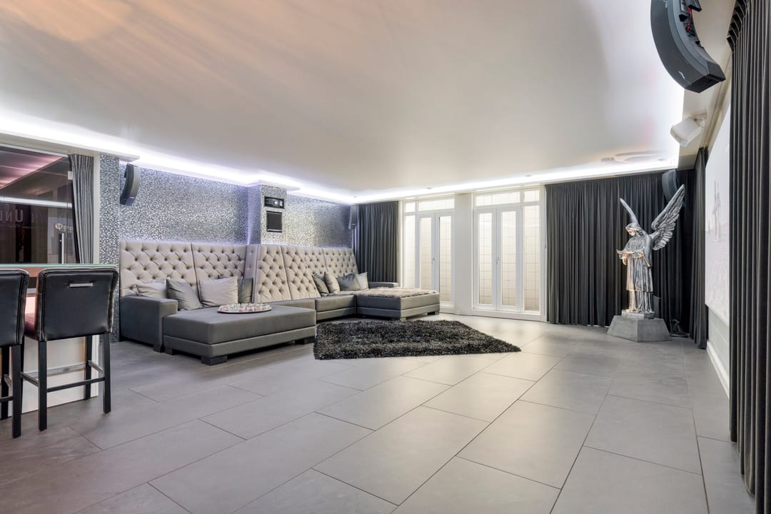 Luxury Detached Villa with Basement, Home Cinema, and Au Pair Accommodation — 68