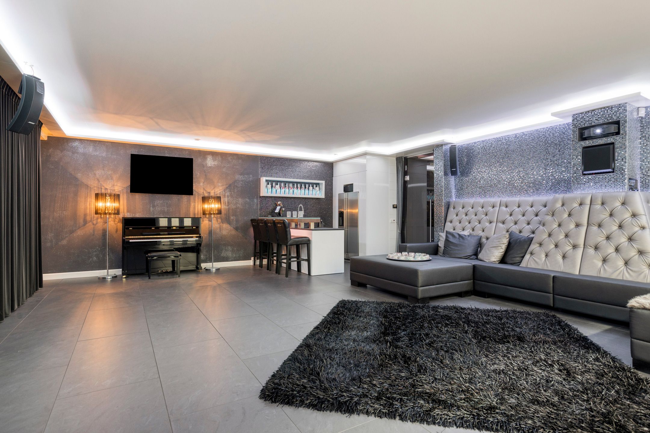 Luxury Detached Villa with Basement, Home Cinema, and Au Pair Accommodation — 70