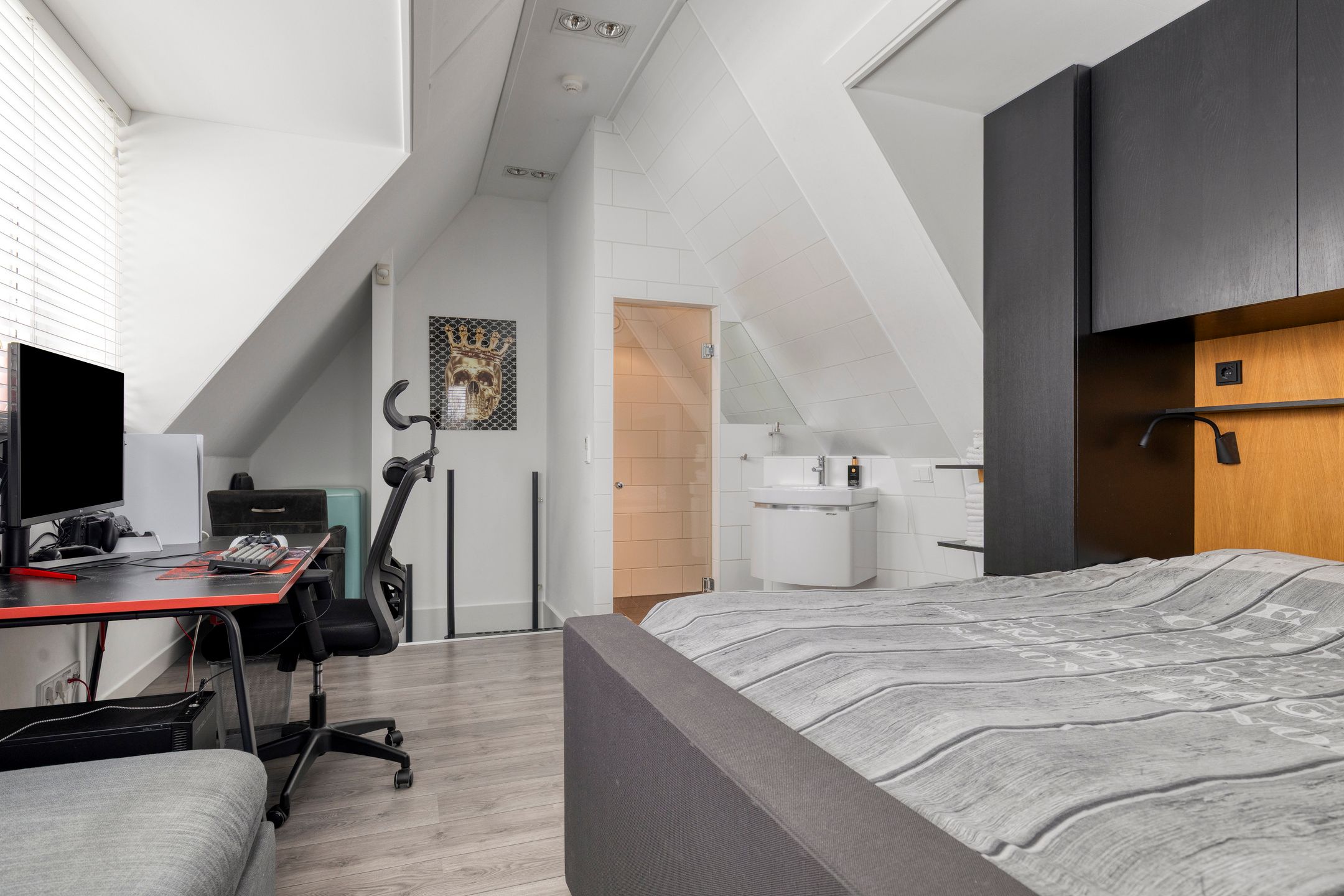 Luxury Detached Villa with Basement, Home Cinema, and Au Pair Accommodation — 79