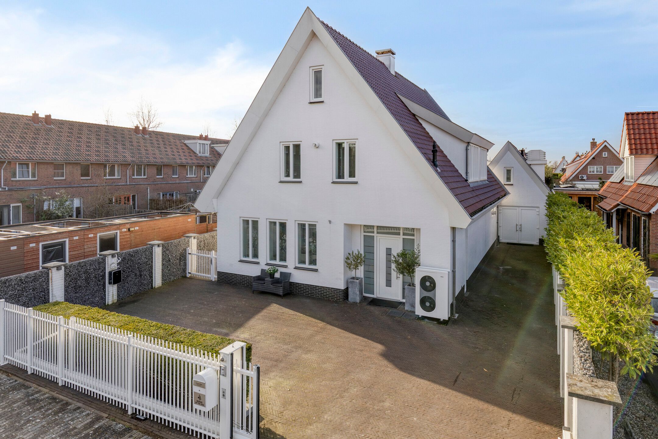 Luxury Detached Villa with Basement, Home Cinema, and Au Pair Accommodation — 86