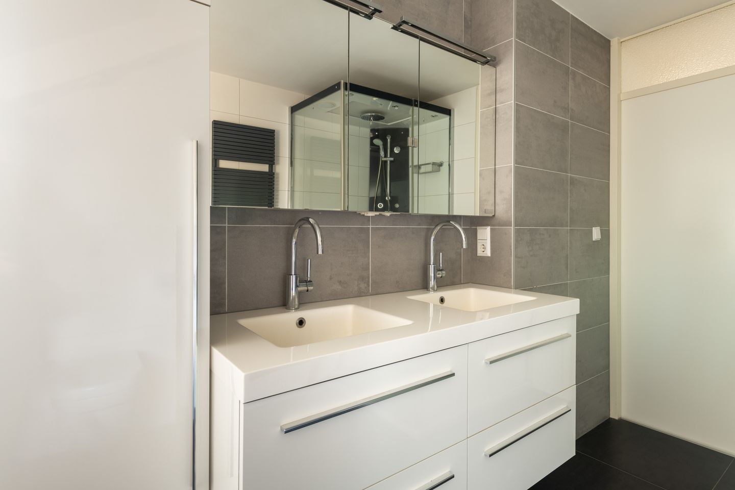 Photo 34 of Sleper 35