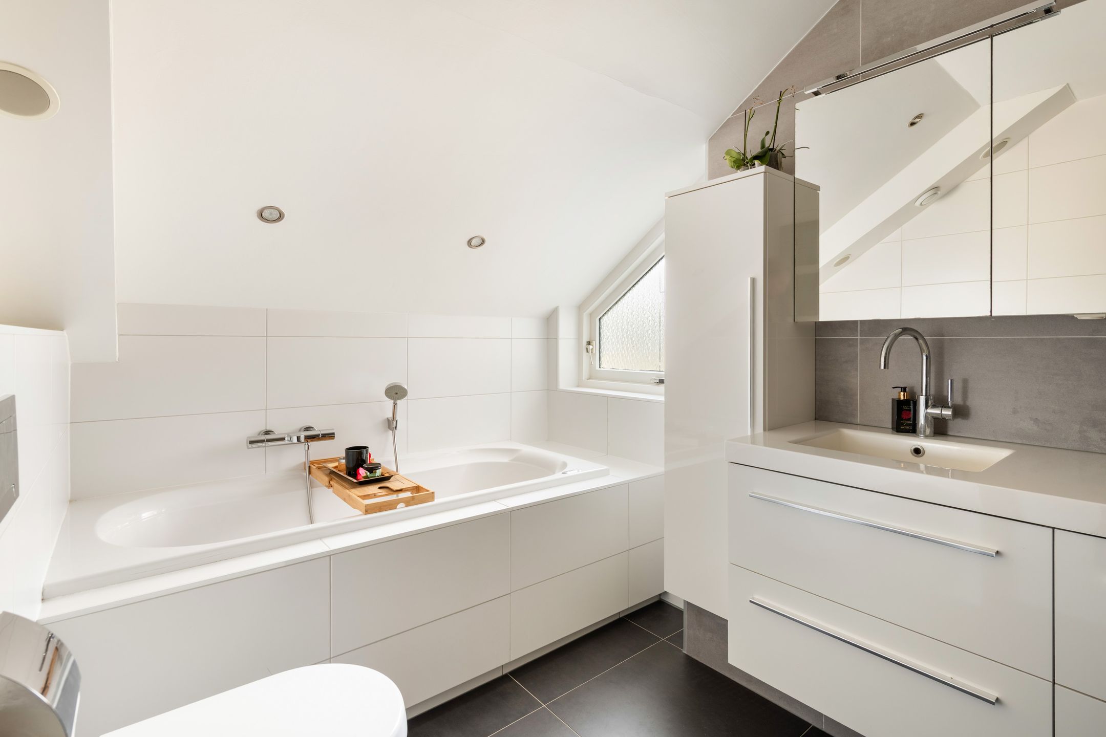 Photo 36 of Sleper 35