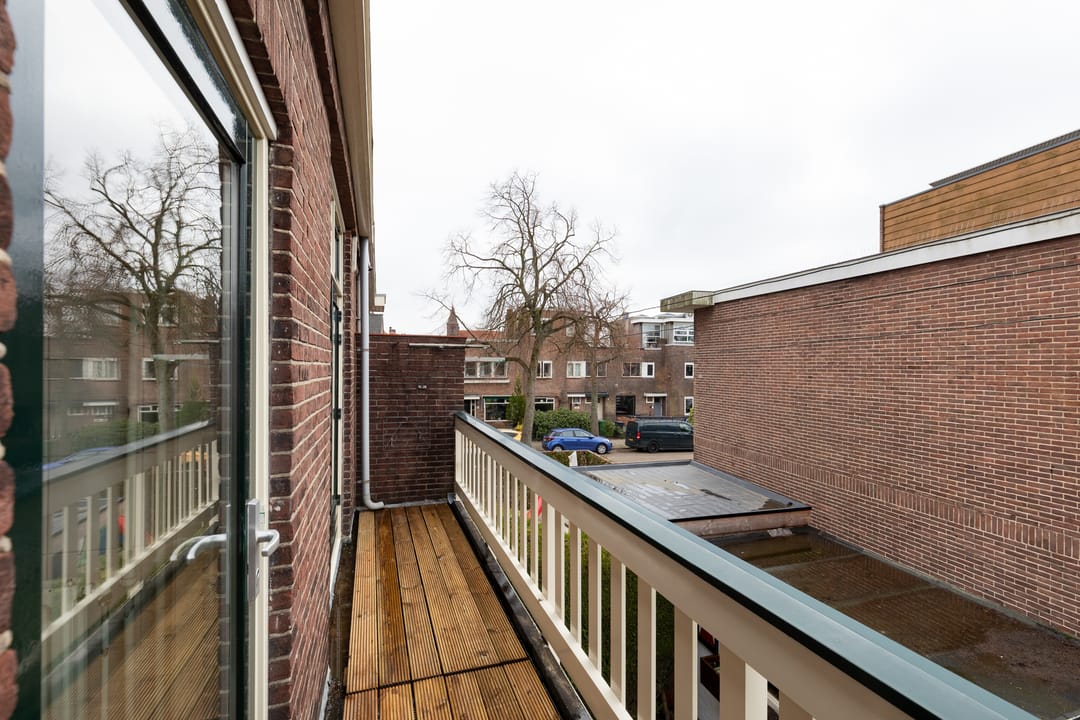 Spacious family home with sunny garden in desirable Bomenbuurt — 25