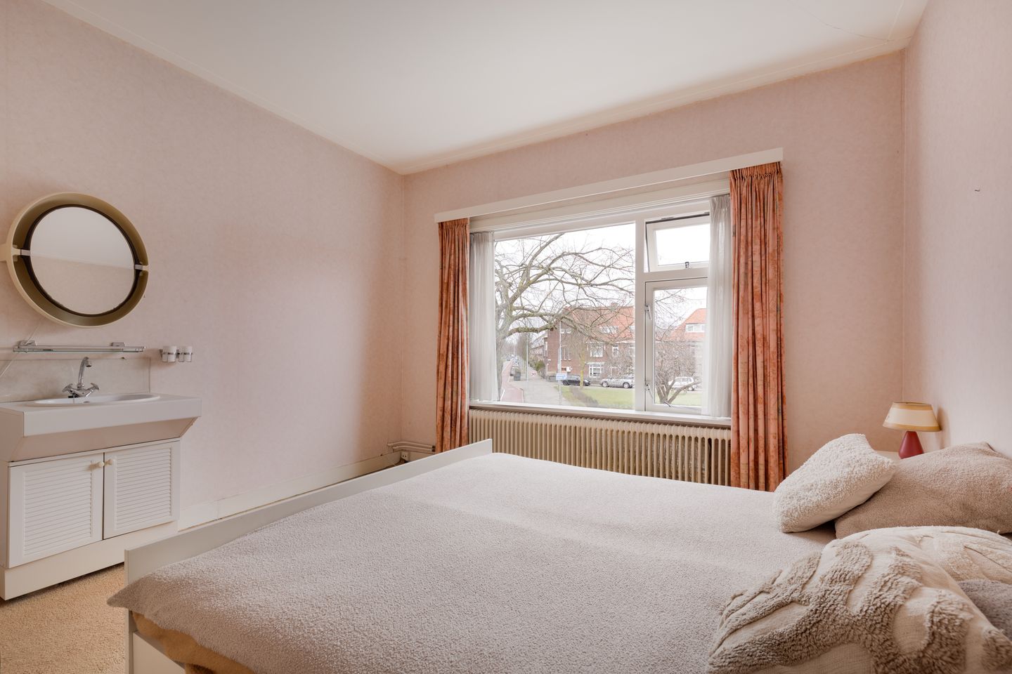 Spacious family home with sunny garden in desirable Bomenbuurt — 28