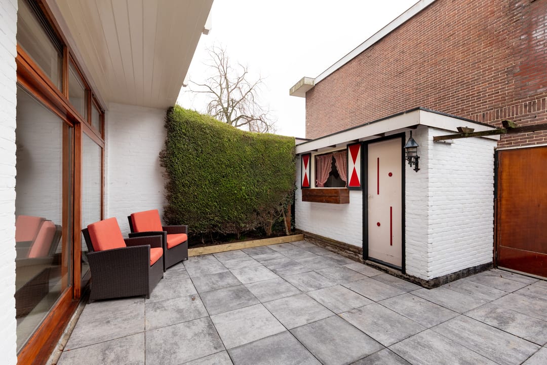 Spacious family home with sunny garden in desirable Bomenbuurt — 36