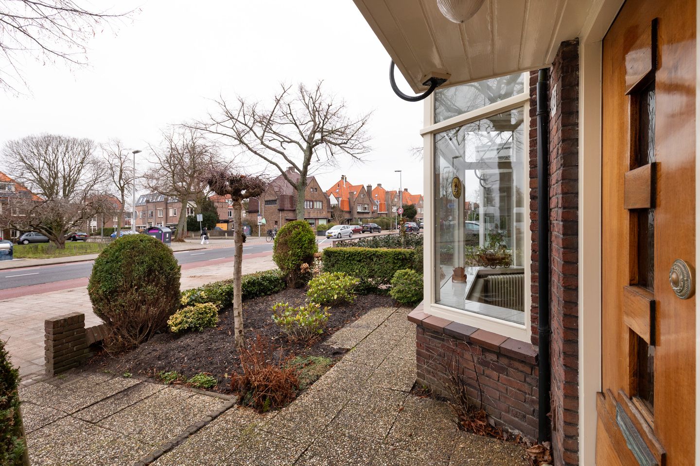 Spacious family home with sunny garden in desirable Bomenbuurt — 40