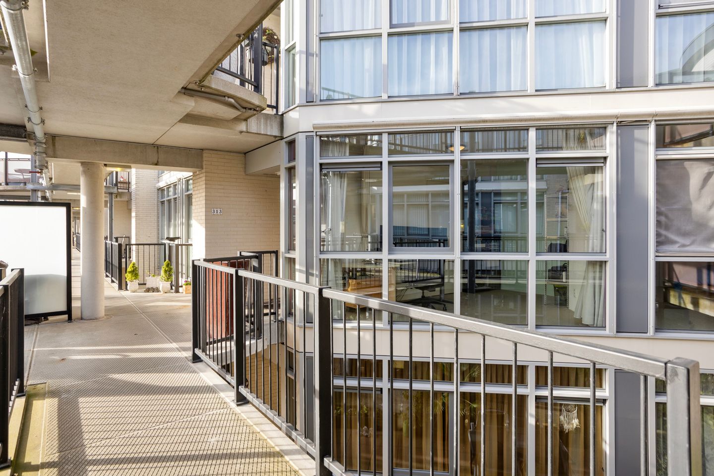 Foto 10 van Oosterweezenstraat 313