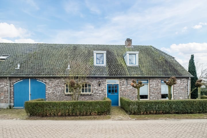Twee-onder-één-kap te koop: Pastoor van Schijndelstraat 8, Erp