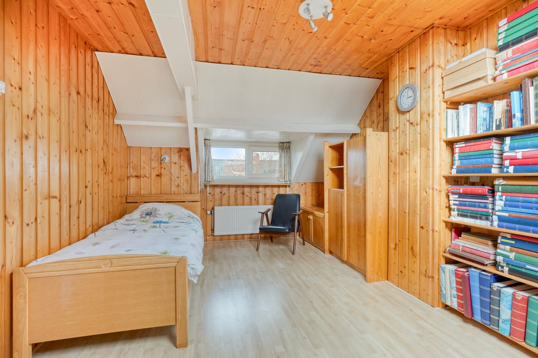 Move-in Ready 1930s Home with South-Facing Garden Near Piushaven — 24