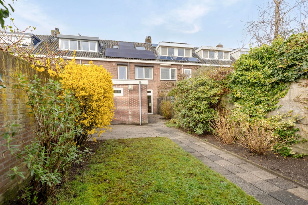 Move-in Ready 1930s Home with South-Facing Garden Near Piushaven — 26