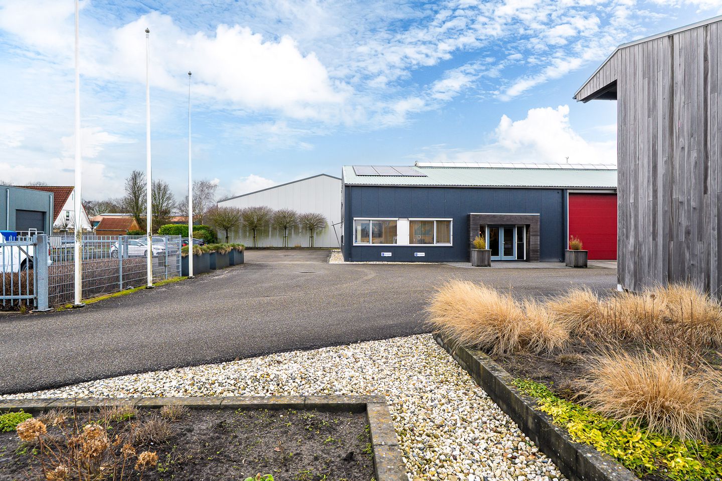 View photo 2 of De Seize 7