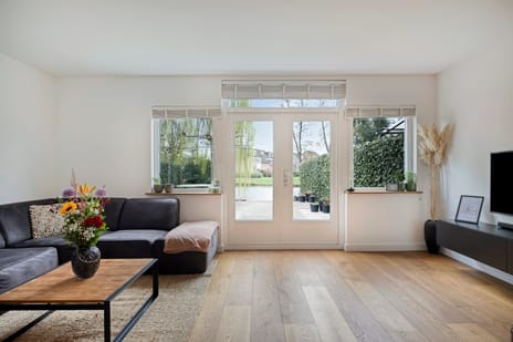 Karmozijnbes 18 tertiary image