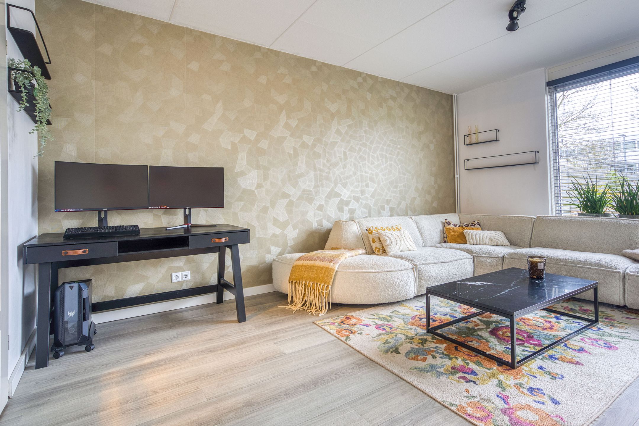 Photo 12 of Wever 63